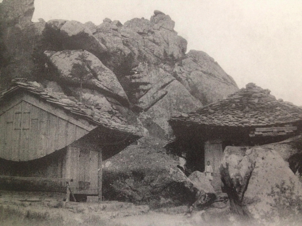 중내원(1914년). 미륵봉 아래 있는 금강산에서 가장 높은 외딴 암자이다. 이곳에서는 1년 12달 솜옷을 입어도 더운 줄 모른다고 한다.