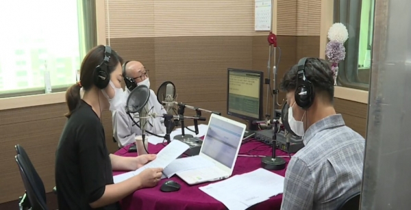 BBS 라디오 ‘부처님의 자비를 온누리에’ 방송 모습