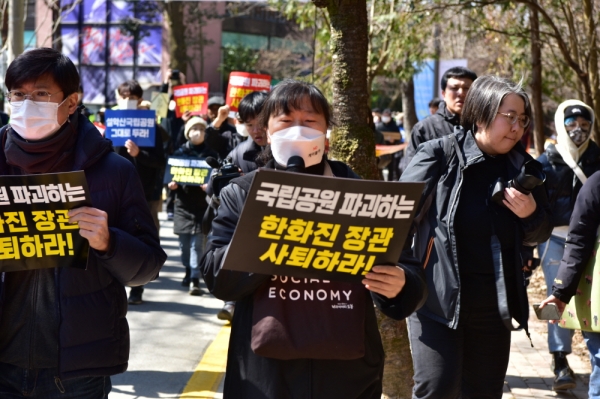 발언하는 한주영 불교환경연대 사무처장.